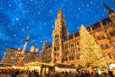 Münchner Christkindlmarkt auf dem Marienplatz, Bayern, Deutschl