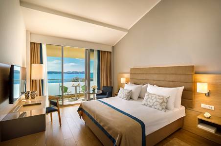 valamar-argosy-hotel-superior-twin-room-balcony-seaside