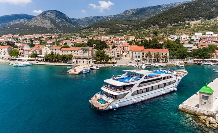 Adriatic Cruises aboard MS Prestige Croatia Trogit to Dubrovnik