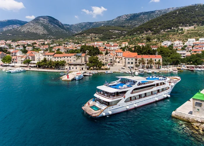 Adriatic Cruises aboard MS Prestige Croatia Trogit to Dubrovnik